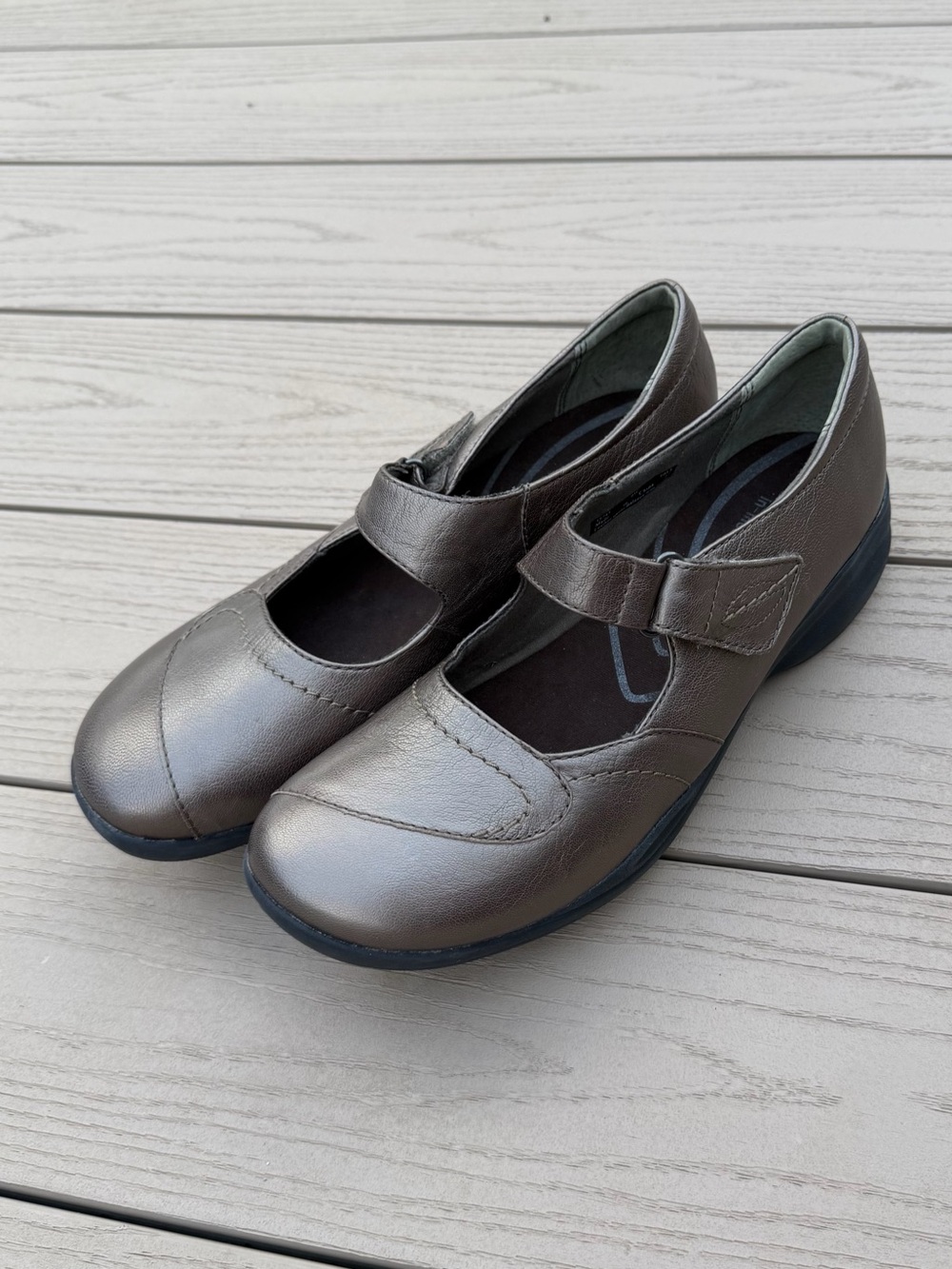 Clarks Mary Janes Shoes Metallic Brown Leather Sz 9 Wide Boho Indie Y2k Twee